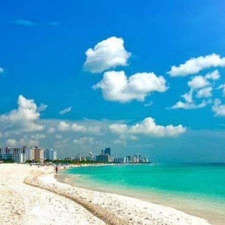Women Only Rooms - Men Only Rooms - Free Wifi - Coffee Parking - Lockers Miami Extérieur photo