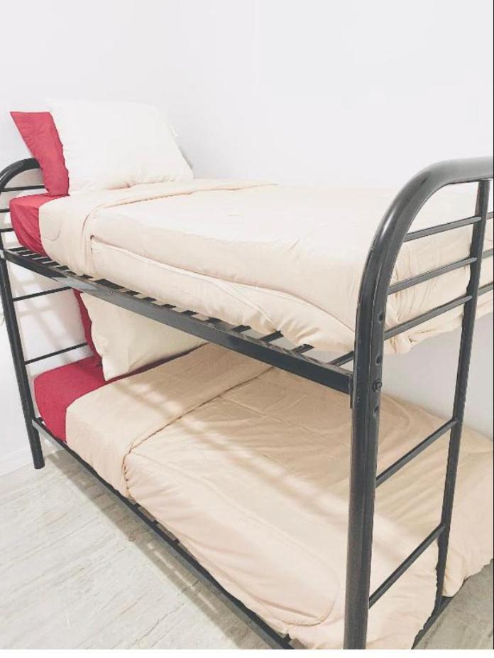 Women Only Rooms - Men Only Rooms - Free Wifi - Coffee Parking - Lockers Miami Extérieur photo