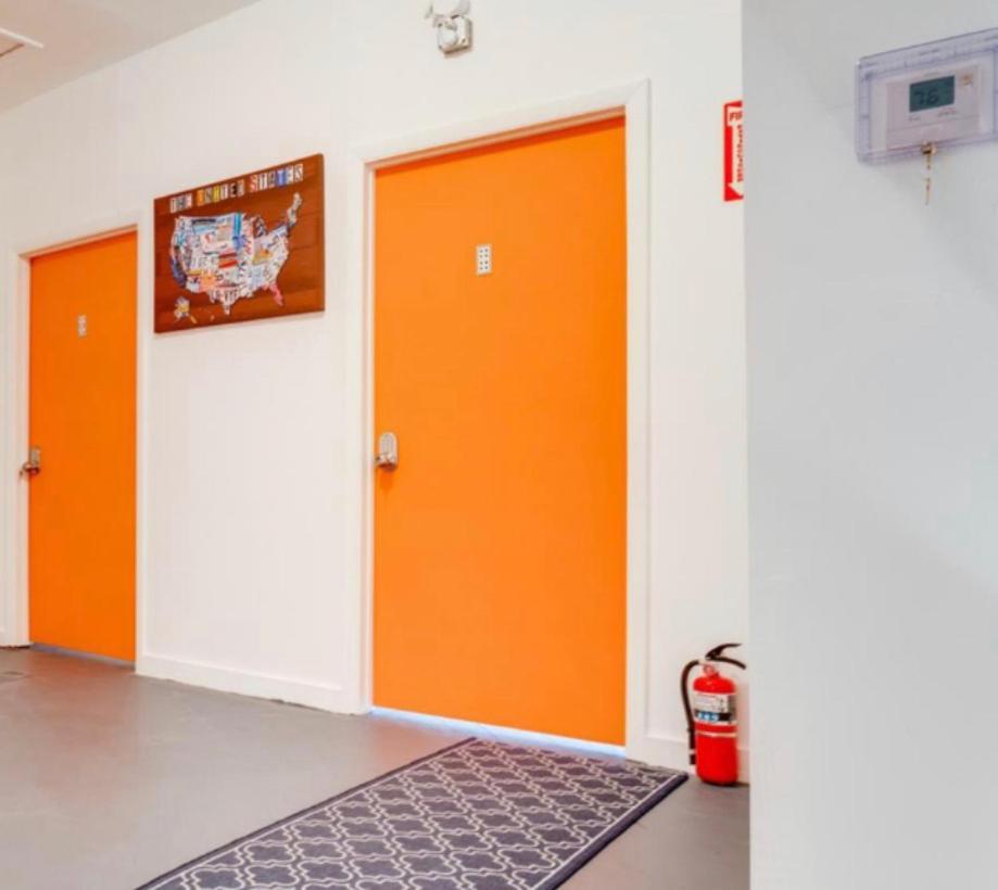 Women Only Rooms - Men Only Rooms - Free Wifi - Coffee Parking - Lockers Miami Extérieur photo