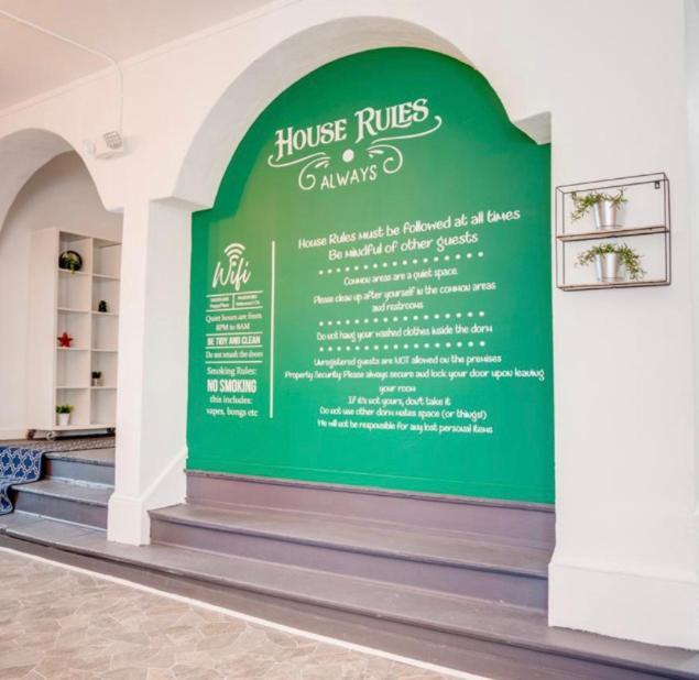 Women Only Rooms - Men Only Rooms - Free Wifi - Coffee Parking - Lockers Miami Extérieur photo